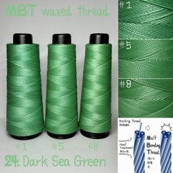 Voskovaná nit,  tmavě zelená mořská (24.Dark Sea Green)